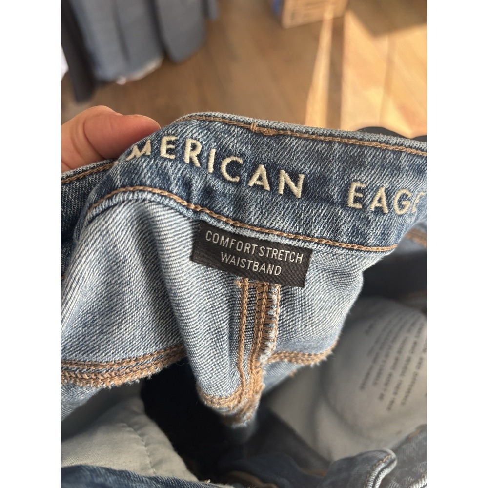 American Eagle Outfitters High Rise Distressed Mom Jeans‎ Comfort Stretch Sz 8 - Picture 6 of 8